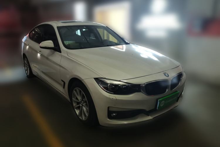 Used BMW 3 Series GT 2016 320i Fashion Model Front Right 45 Deg