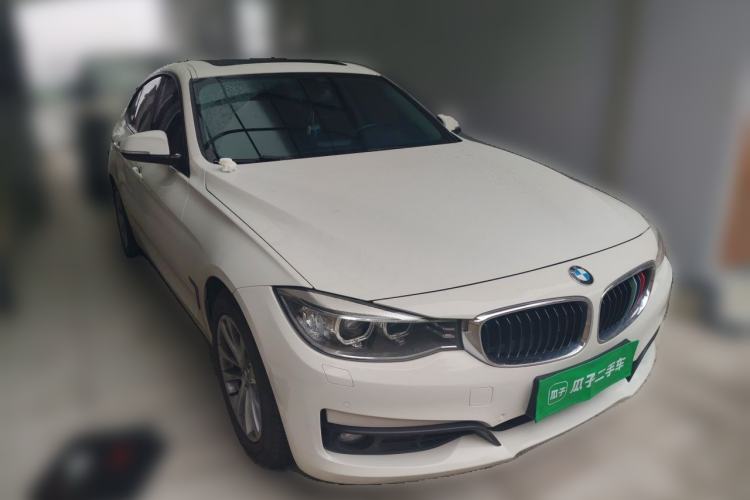 Used BMW 3 Series GT 2016 320i Fashion Model Front Right 45 Deg