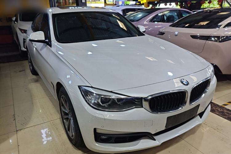 Used BMW 3 Series GT 2016 320i Fashion Model Front Right 45 Deg