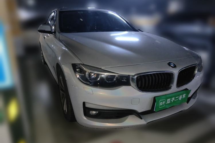 Used BMW 3 Series GT 2016 320i Fashion Model Front Right 45 Deg