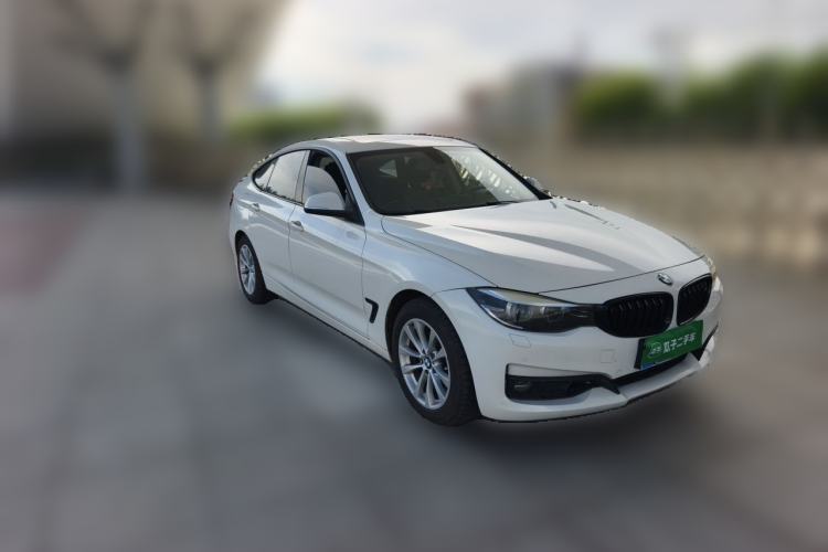 Used BMW 3 Series GT 2016 320i Fashion Model Front Right 45 Deg