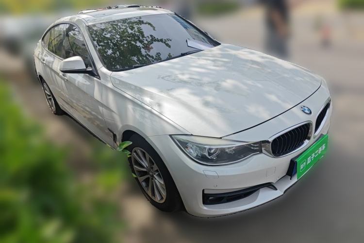 Used BMW 3 Series GT 2016 320i Fashion Model Front Right 45 Deg