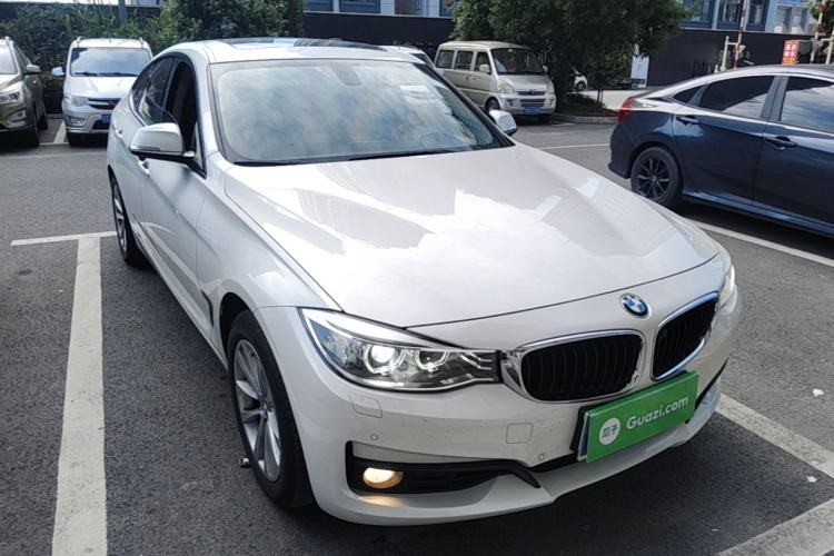 Used BMW 3 Series GT 2016 320i Fashion Model Front Right 45 Deg