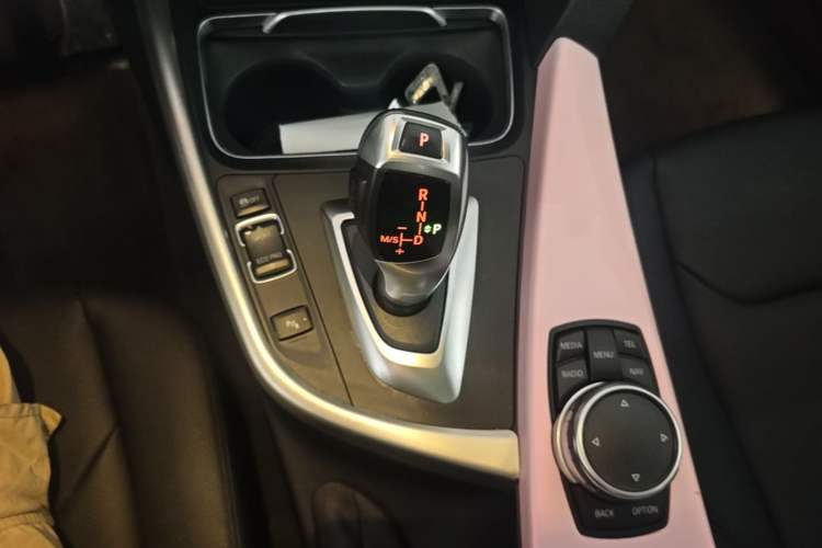 Used BMW 3 Series GT 2016 320i Fashion Model Gear Lever