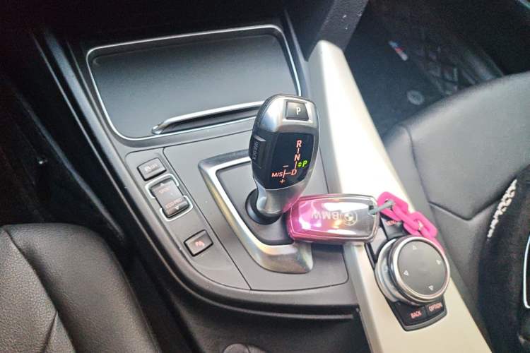 Used BMW 3 Series GT 2016 320i Fashion Model Gear Lever