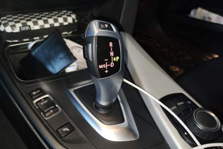 Used BMW 3 Series GT 2016 320i Fashion Model Gear Lever