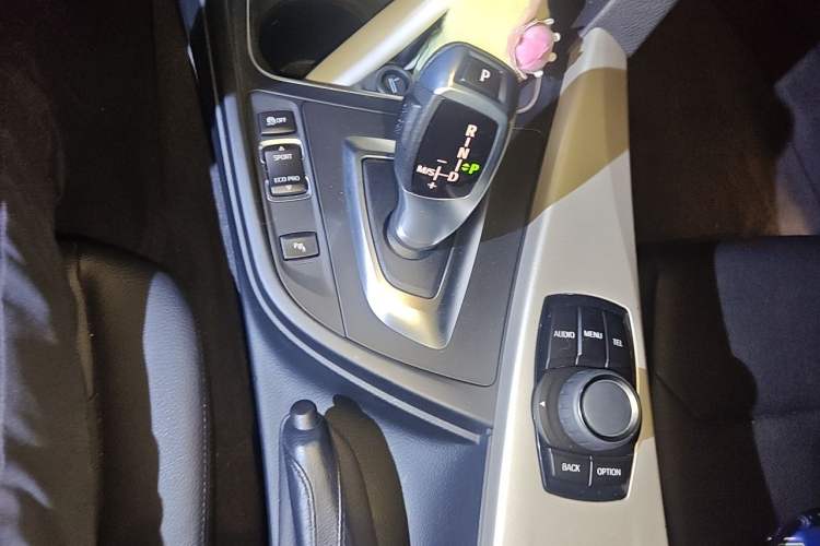 Used BMW 3 Series GT 2016 320i Fashion Model Gear Lever