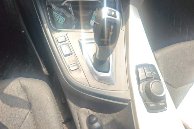 Used BMW 3 Series GT 2016 320i Fashion Model Gear Lever