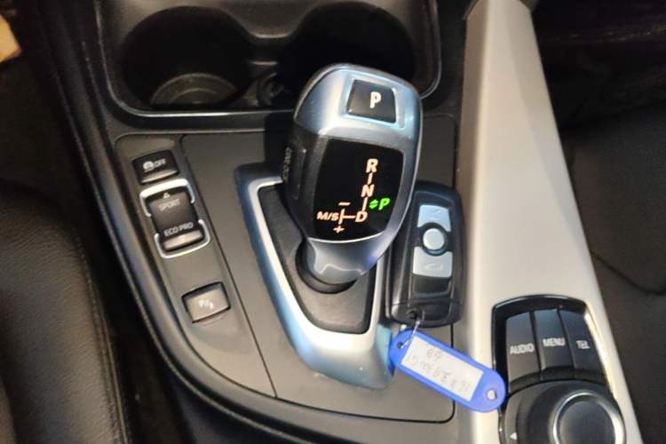Used BMW 3 Series GT 2016 320i Fashion Model Gear Lever