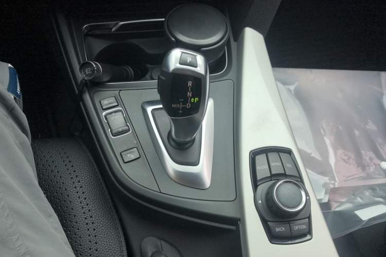 Used BMW 3 Series GT 2016 320i Fashion Model Gear Lever