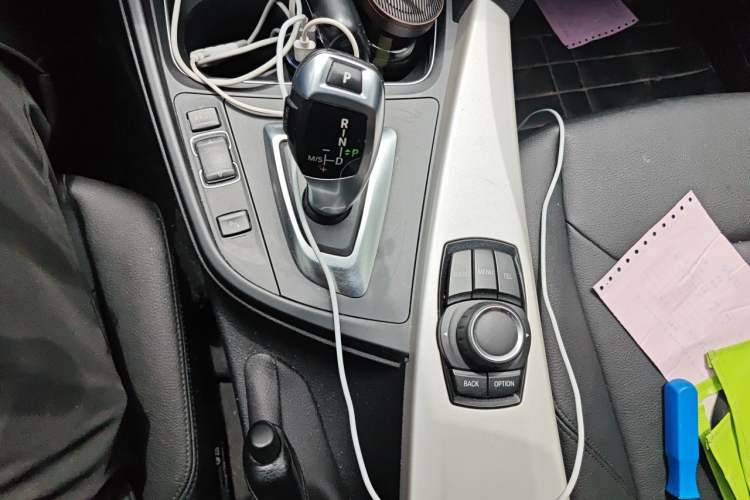 Used BMW 3 Series GT 2016 320i Fashion Model Gear Lever