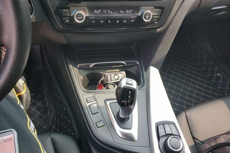 Used BMW 3 Series GT 2016 320i Fashion Model Gear Lever