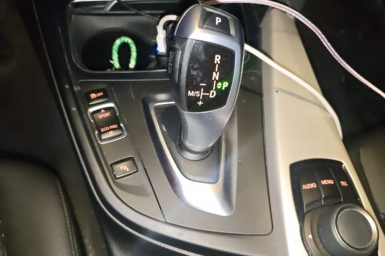 Used BMW 3 Series GT 2016 320i Fashion Model Gear Lever