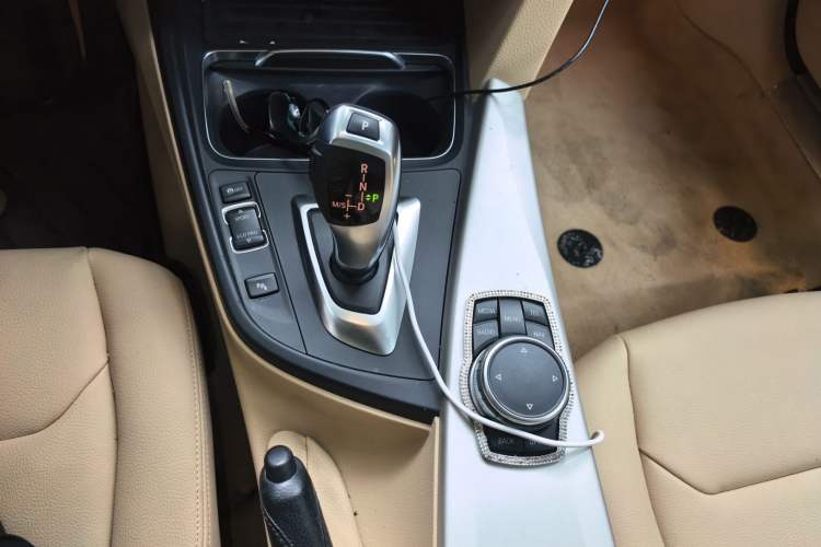 Used BMW 3 Series GT 2016 320i Fashion Model Gear Lever