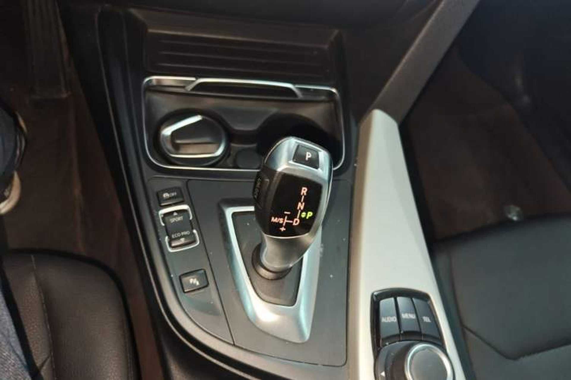 Used BMW 3 Series GT 2016 320i Fashion Model Gear Lever