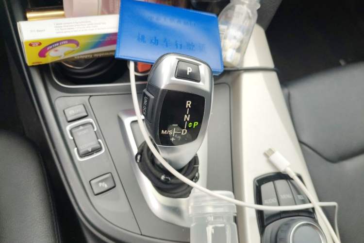Used BMW 3 Series GT 2016 320i Fashion Model Gear Lever