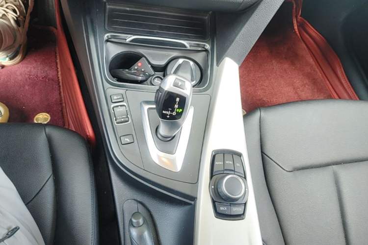 Used BMW 3 Series GT 2016 320i Fashion Model Gear Lever