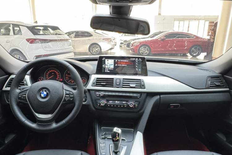 Used BMW 3 Series GT 2016 320i Fashion Model Interior 1