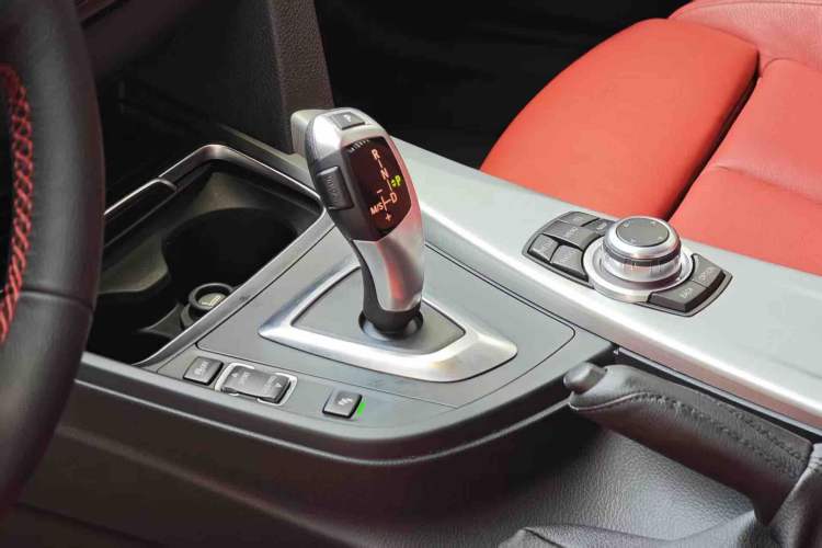 Used BMW 3 Series GT 2016 320i Design Package Edition Interior 2