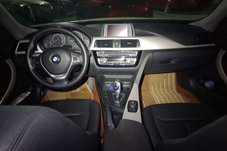 Used BMW 3 Series GT 2016 320i Fashion Model Interior 3