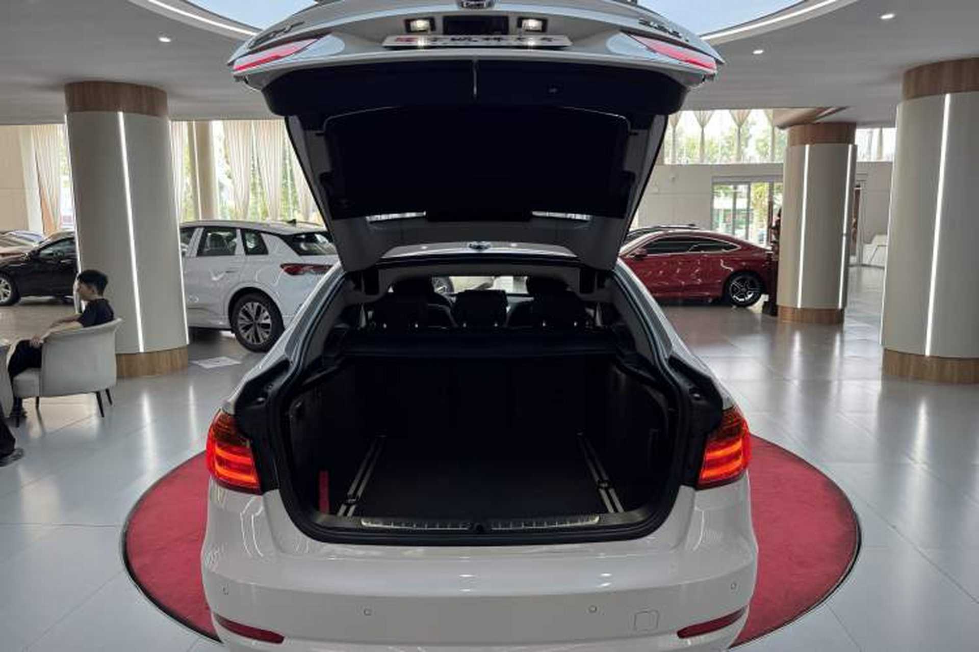 Used BMW 3 Series GT 2016 320i Fashion Model Interior 4