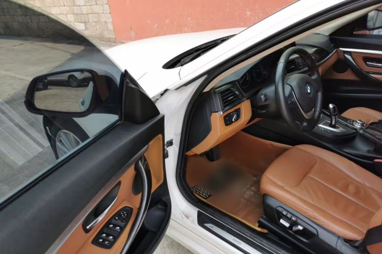 Used BMW 3 Series GT 2016 320i Design Package Edition Interior 4