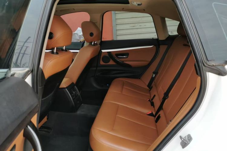 Used BMW 3 Series GT 2016 320i Design Package Edition Interior 5