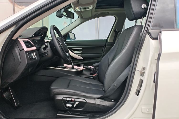 Used BMW 3 Series GT 2016 320i Fashion Model Interior 6