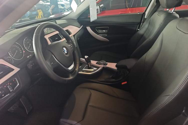 Used BMW 3 Series GT 2016 320i Fashion Model Left Front Seat