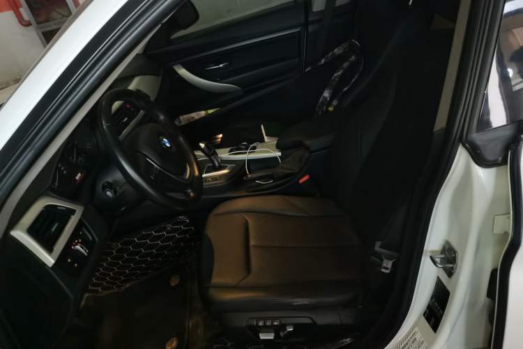 Used BMW 3 Series GT 2016 320i Fashion Model Left Front Seat