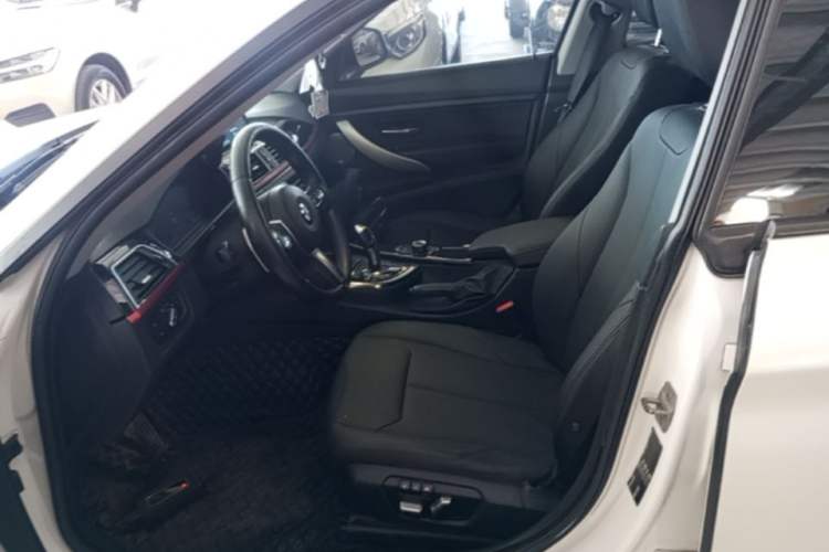 Used BMW 3 Series GT 2016 320i Fashion Model Left Front Seat