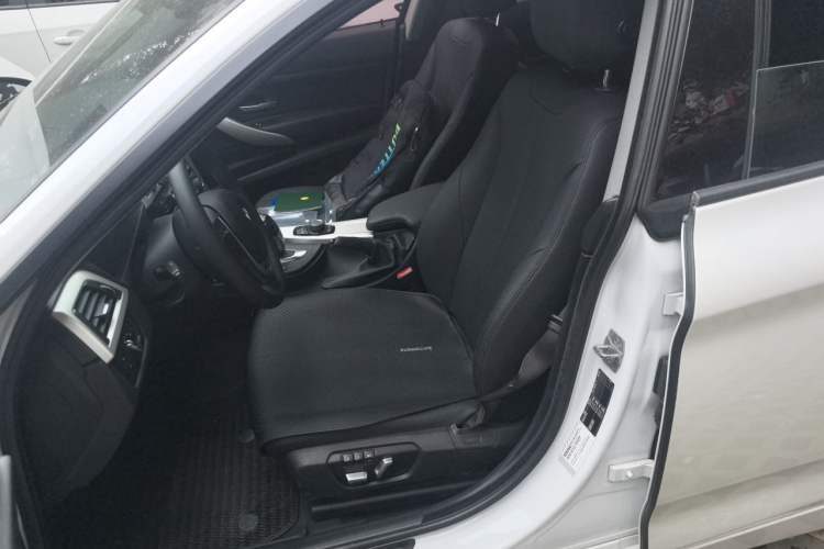 Used BMW 3 Series GT 2016 320i Fashion Model Left Front Seat