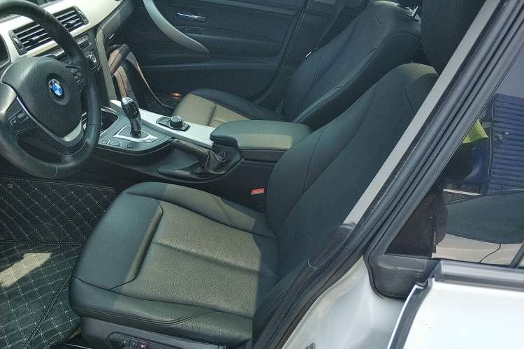Used BMW 3 Series GT 2016 320i Fashion Model Left Front Seat