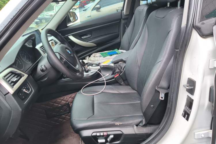 Used BMW 3 Series GT 2016 320i Fashion Model Left Front Seat