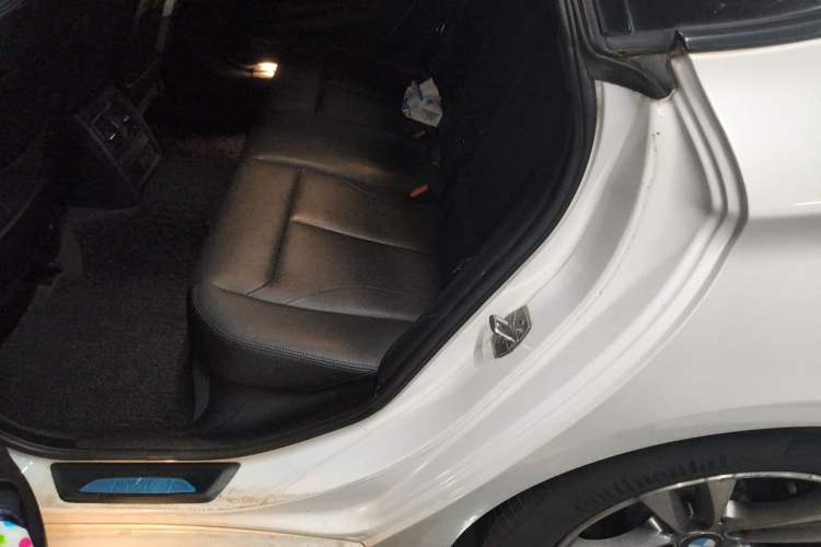 Used BMW 3 Series GT 2016 328i Design Package Model Left Rear Seat