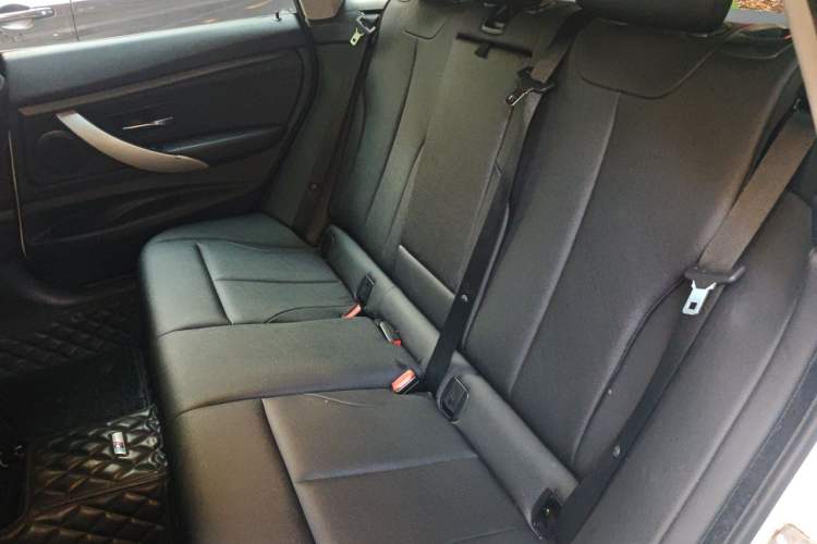 Used BMW 3 Series GT 2016 320i Fashion Model Left Rear Seat