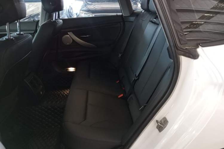 Used BMW 3 Series GT 2016 320i Fashion Model Left Rear Seat