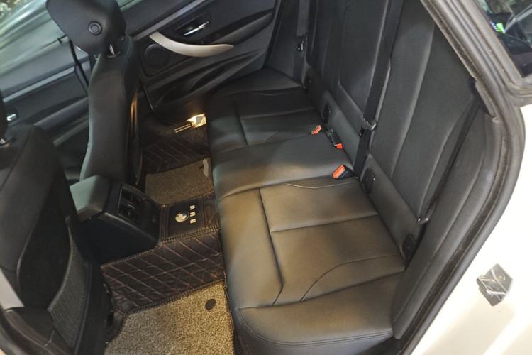 Used BMW 3 Series GT 2016 320i Fashion Model Left Rear Seat