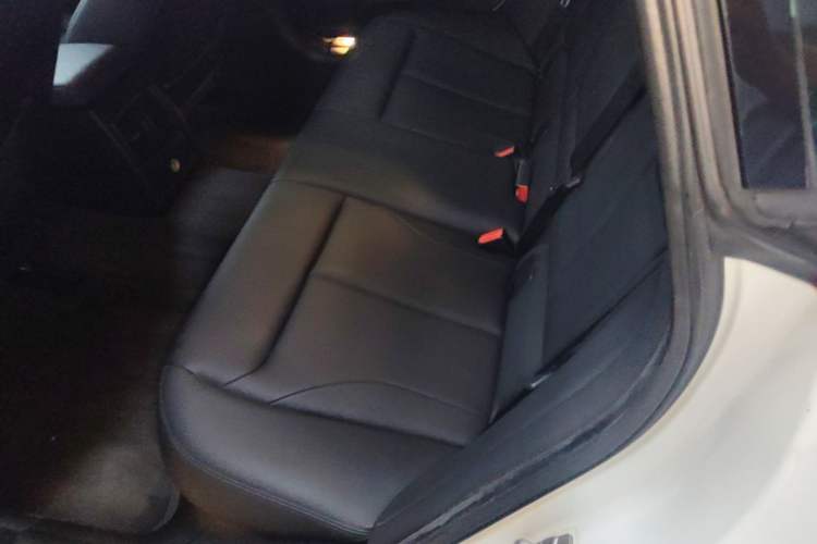 Used BMW 3 Series GT 2016 320i Fashion Model Left Rear Seat