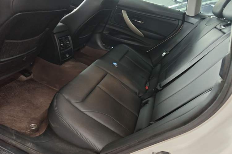 Used BMW 3 Series GT 2016 320i Fashion Model Left Rear Seat
