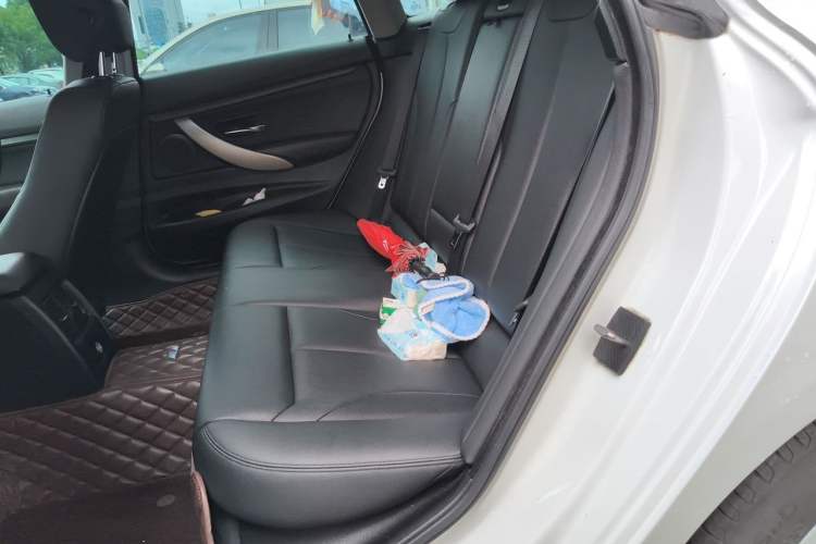 Used BMW 3 Series GT 2016 320i Fashion Model Left Rear Seat