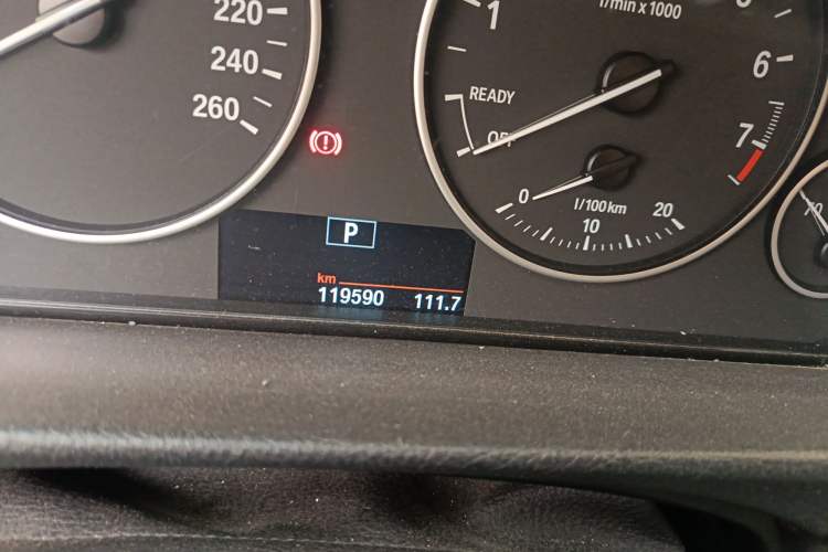 Used BMW 3 Series GT 2016 320i Fashion Model Odometer Close Up