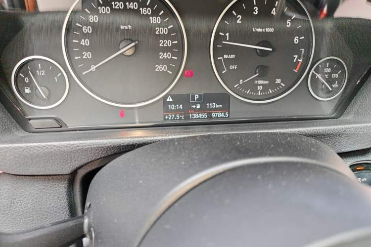 Used BMW 3 Series GT 2016 320i Fashion Model Odometer Close Up