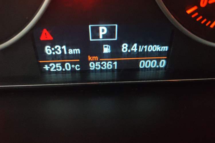 Used BMW 3 Series GT 2016 320i Fashion Model Odometer Close Up