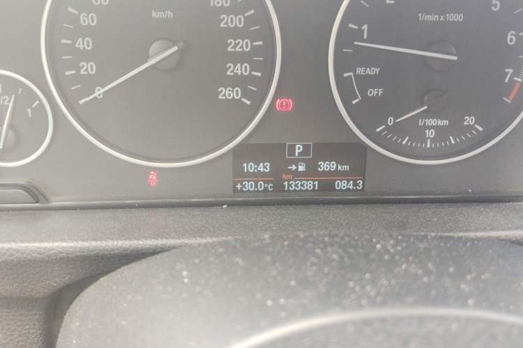 Used BMW 3 Series GT 2016 320i Fashion Model Odometer Close Up