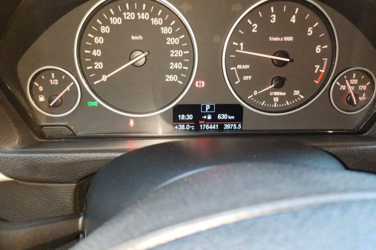 Used BMW 3 Series GT 2016 320i Fashion Model Odometer Close Up