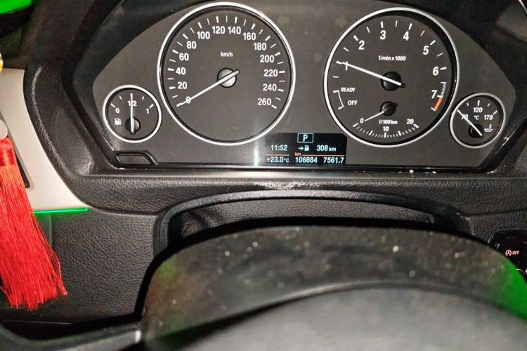 Used BMW 3 Series GT 2016 320i Fashion Model Odometer Close Up
