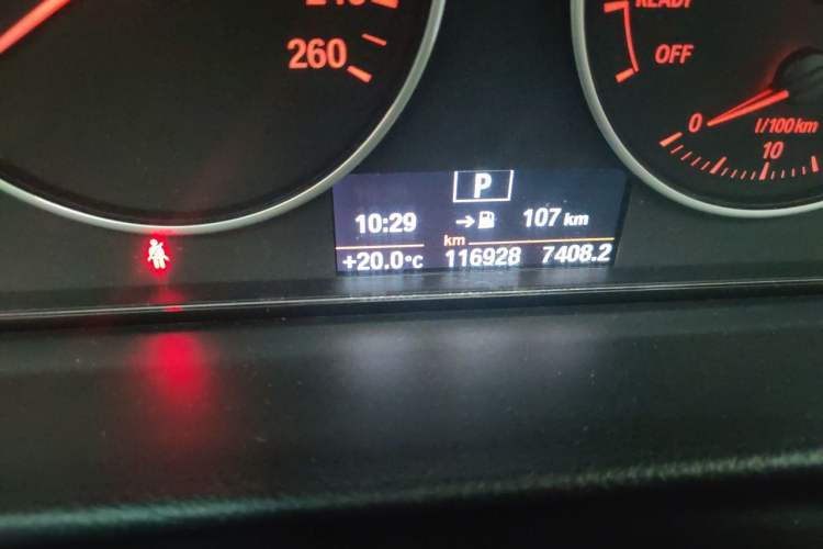 Used BMW 3 Series GT 2016 320i Fashion Model Odometer Close Up