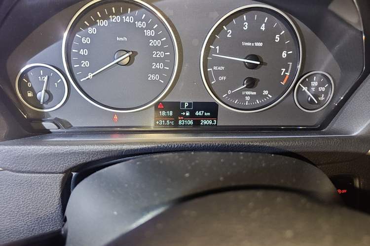 Used BMW 3 Series GT 2016 320i Fashion Model Odometer Close Up