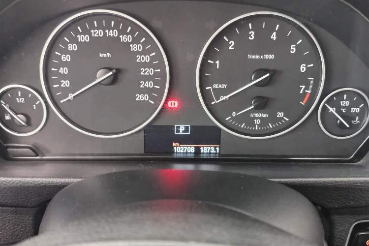 Used BMW 3 Series GT 2016 320i Fashion Model Odometer Close Up